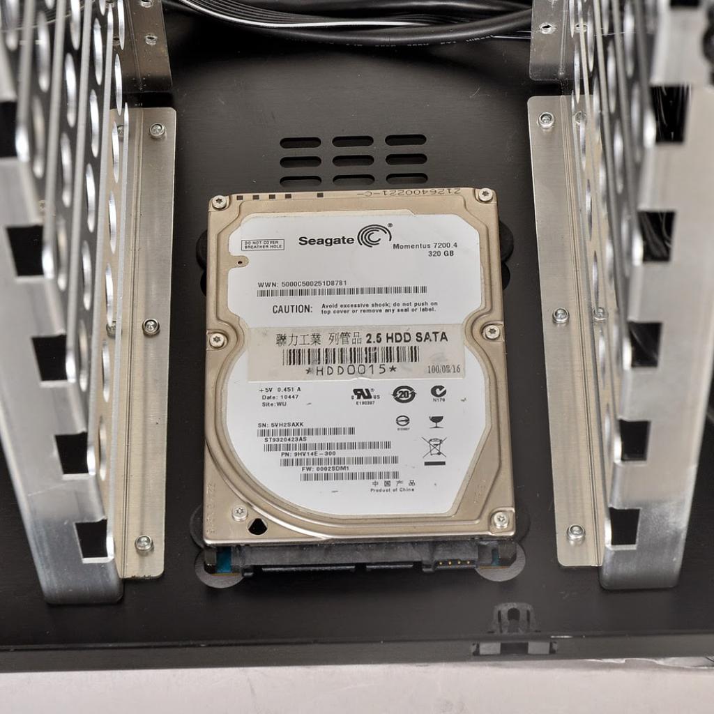 [29/10/2014] Lian Li PC-Q26: Mini-ITX-Gehäuse für den NAS-Einsatz mit 11 Datenträgern (15)