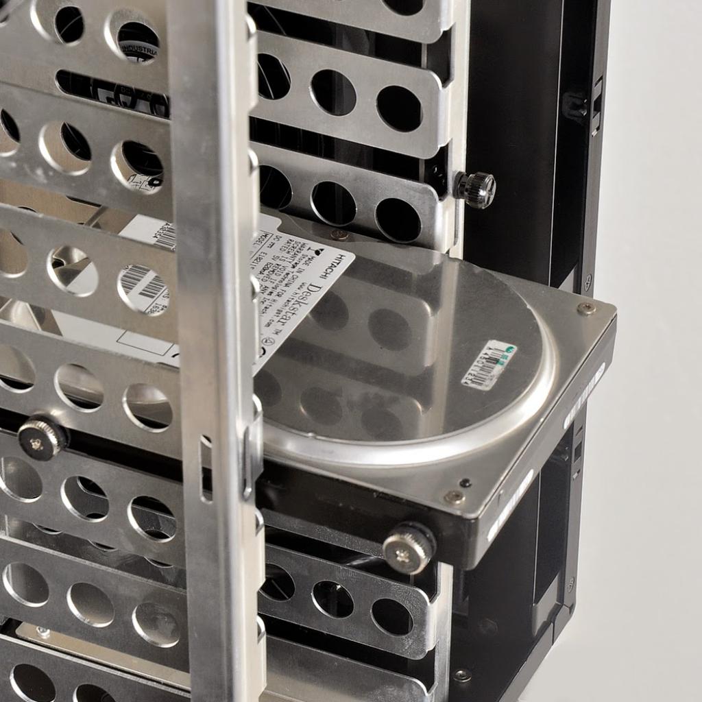 [29/10/2014] Lian Li PC-Q26: Mini-ITX-Gehäuse für den NAS-Einsatz mit 11 Datenträgern (16)