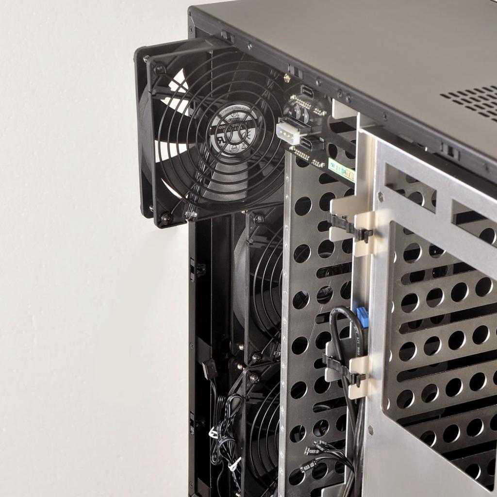 [29/10/2014] Lian Li PC-Q26: Mini-ITX-Gehäuse für den NAS-Einsatz mit 11 Datenträgern (17)