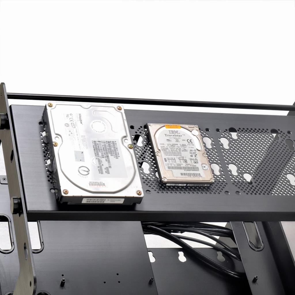 [16/10/2014] Lian Li PC-T80: Modularer Benchtable zum hohen Preis (6)