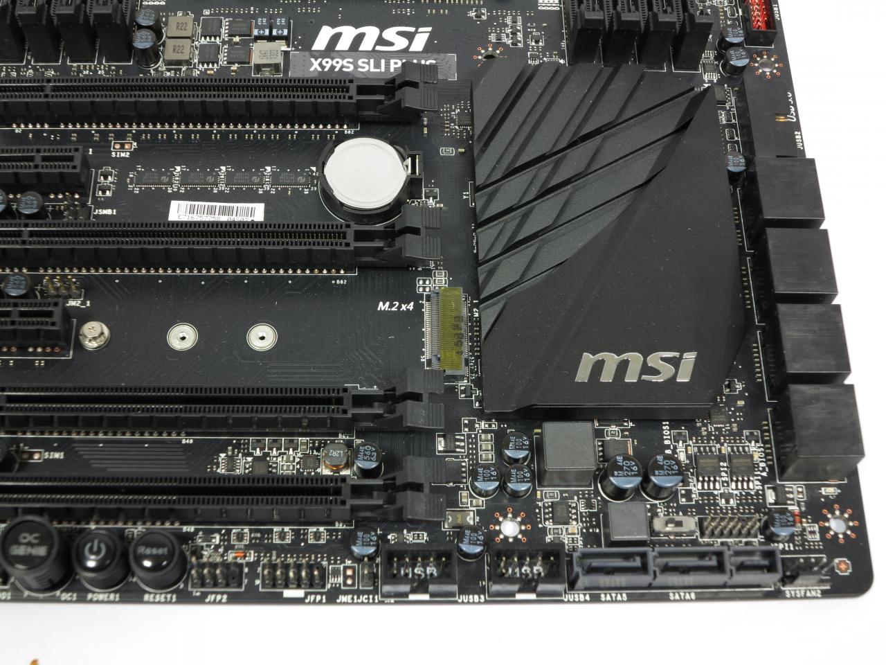 [11/11/2014] MSI X99S SLI Plus: 10× SATA ist X99-Standard, MSIs M.2-Implementation, die dem Nutzer die Wahl zwischen PCI-3.0- und -2.0-Lane-Sharing lässt, nicht.