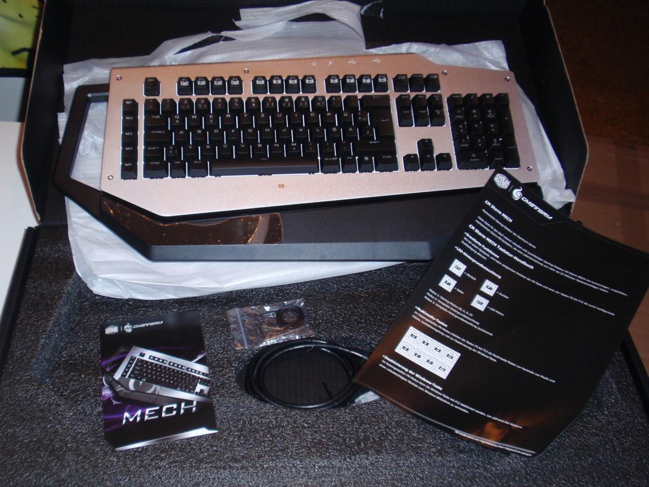 [08/11/2014] Tastatur, USB-Kabel, Kurzanleitung, Technisches Datenblatt, Werkzeuge für die KeyCaps und das Alu-Cover