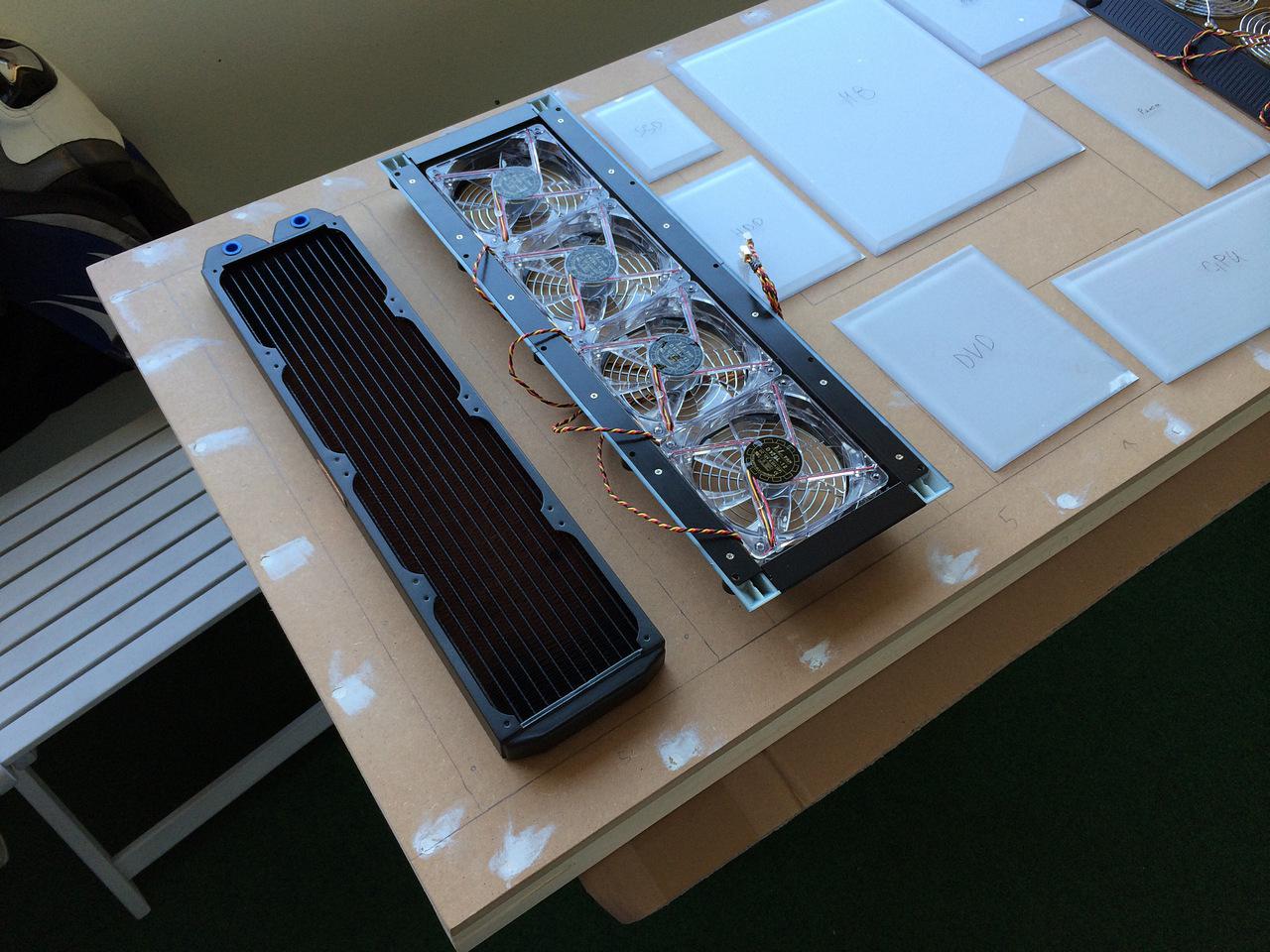 [28/11/2014] Ein PC wird an die Wand gehängt: Projekt eines PCGHX-Mitglieds (7)