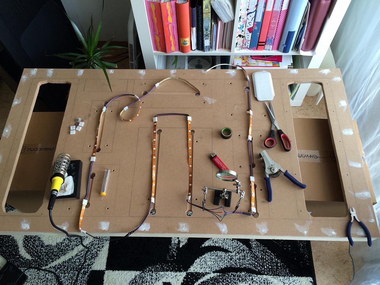 [28/11/2014] Ein PC wird an die Wand gehängt: Projekt eines PCGHX-Mitglieds (18)