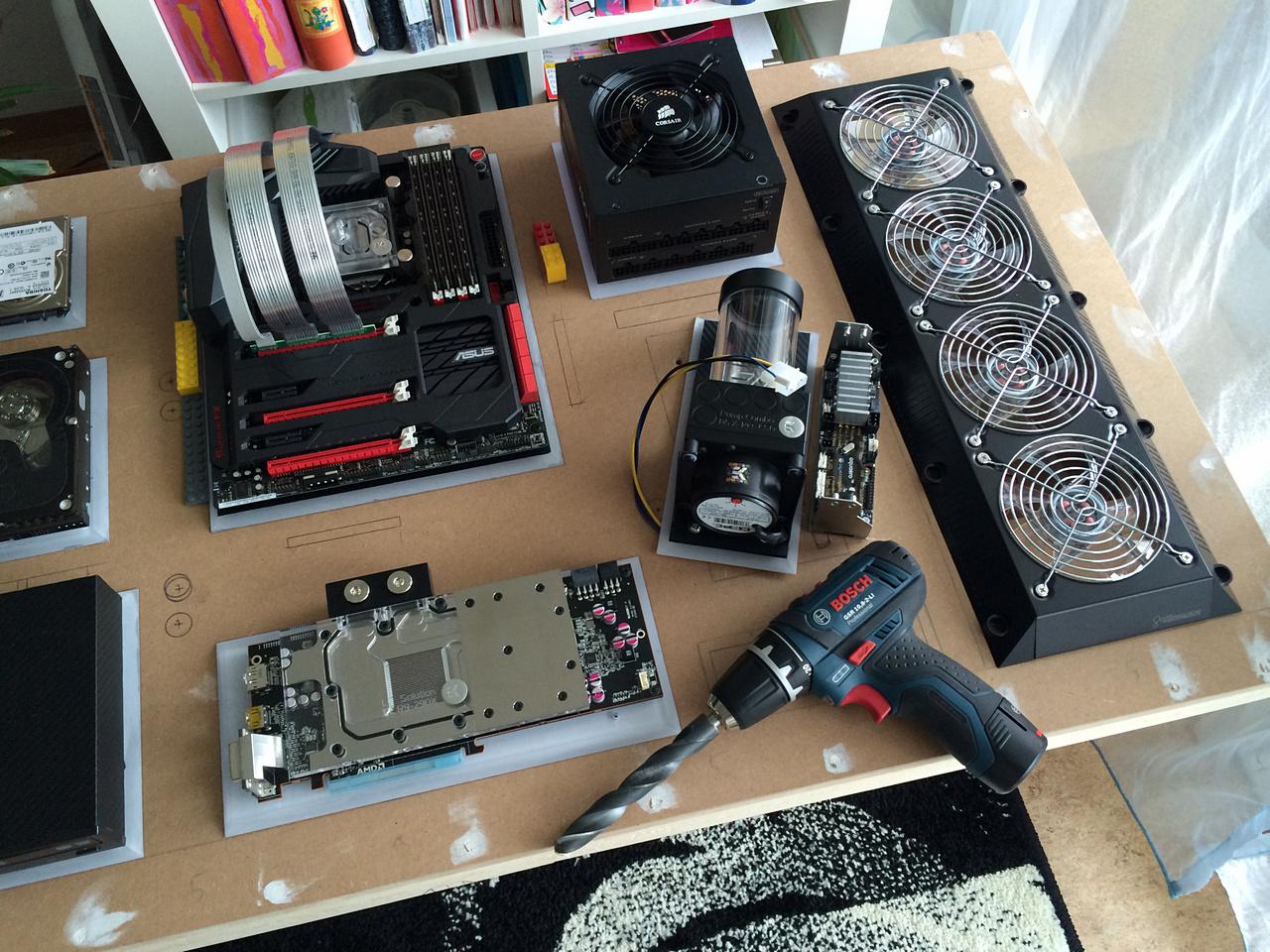 [28/11/2014] Ein PC wird an die Wand gehängt: Projekt eines PCGHX-Mitglieds (28)