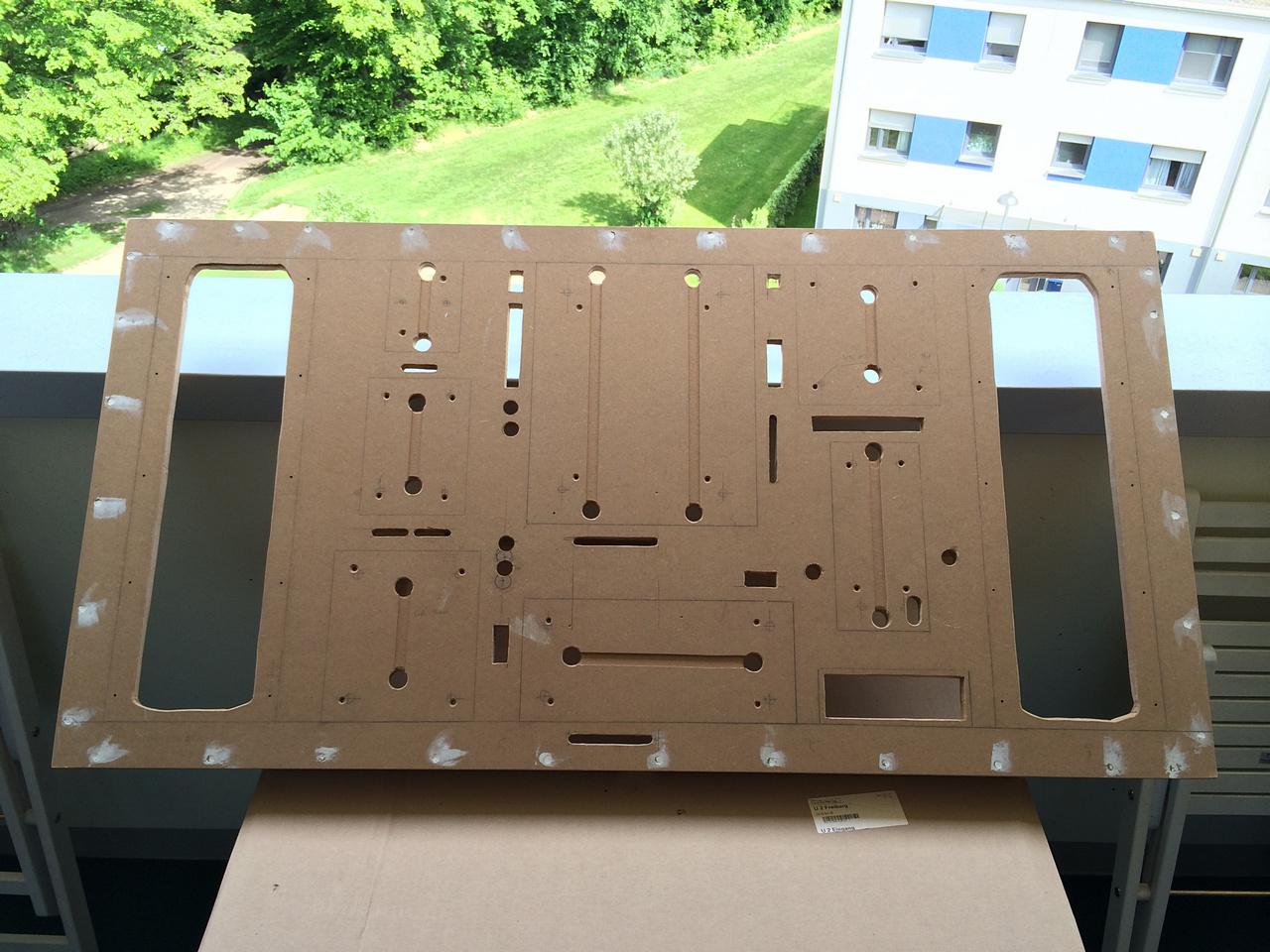 [28/11/2014] Ein PC wird an die Wand gehängt: Projekt eines PCGHX-Mitglieds (31)