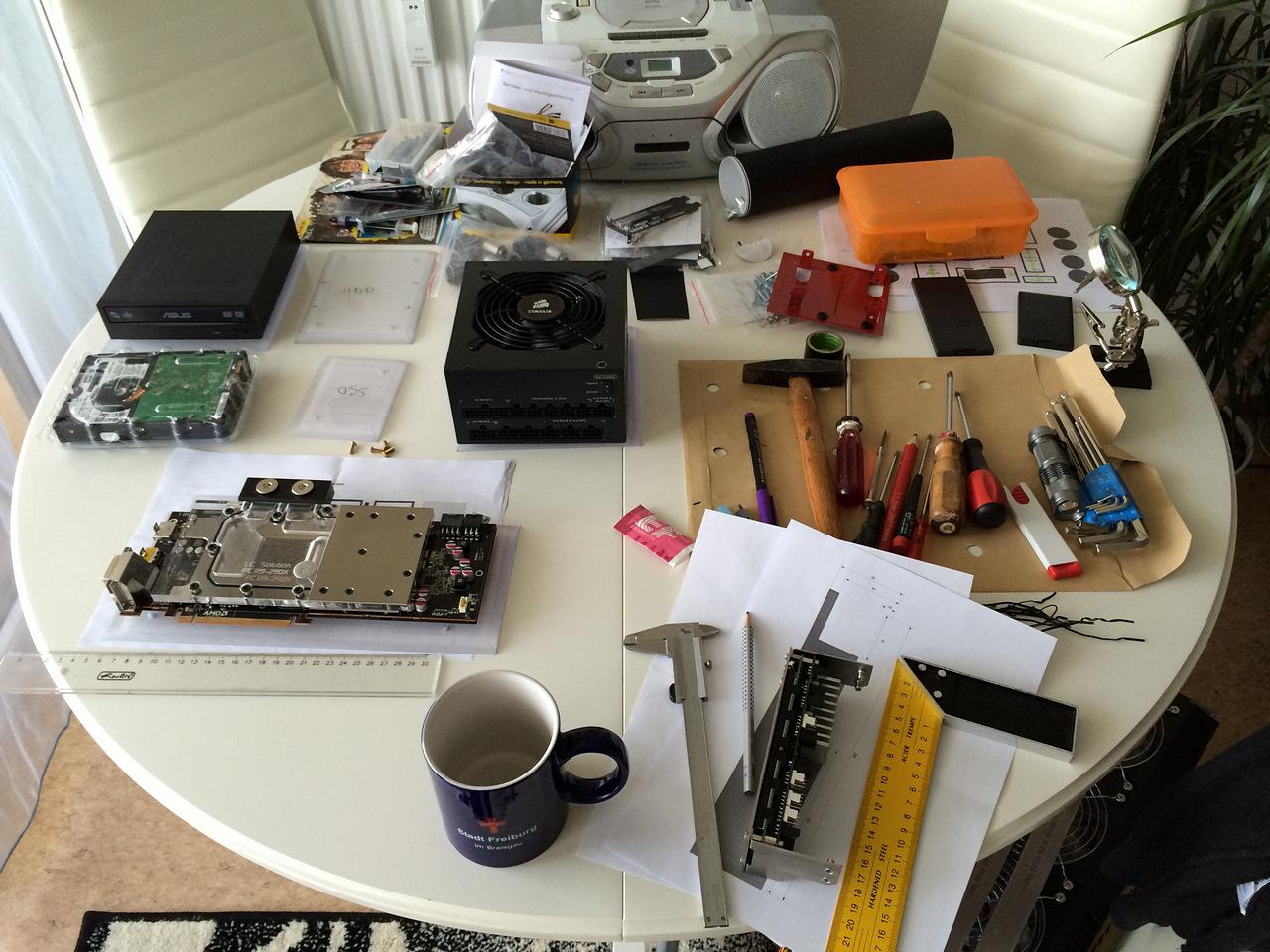 [28/11/2014] Ein PC wird an die Wand gehängt: Projekt eines PCGHX-Mitglieds (32)
