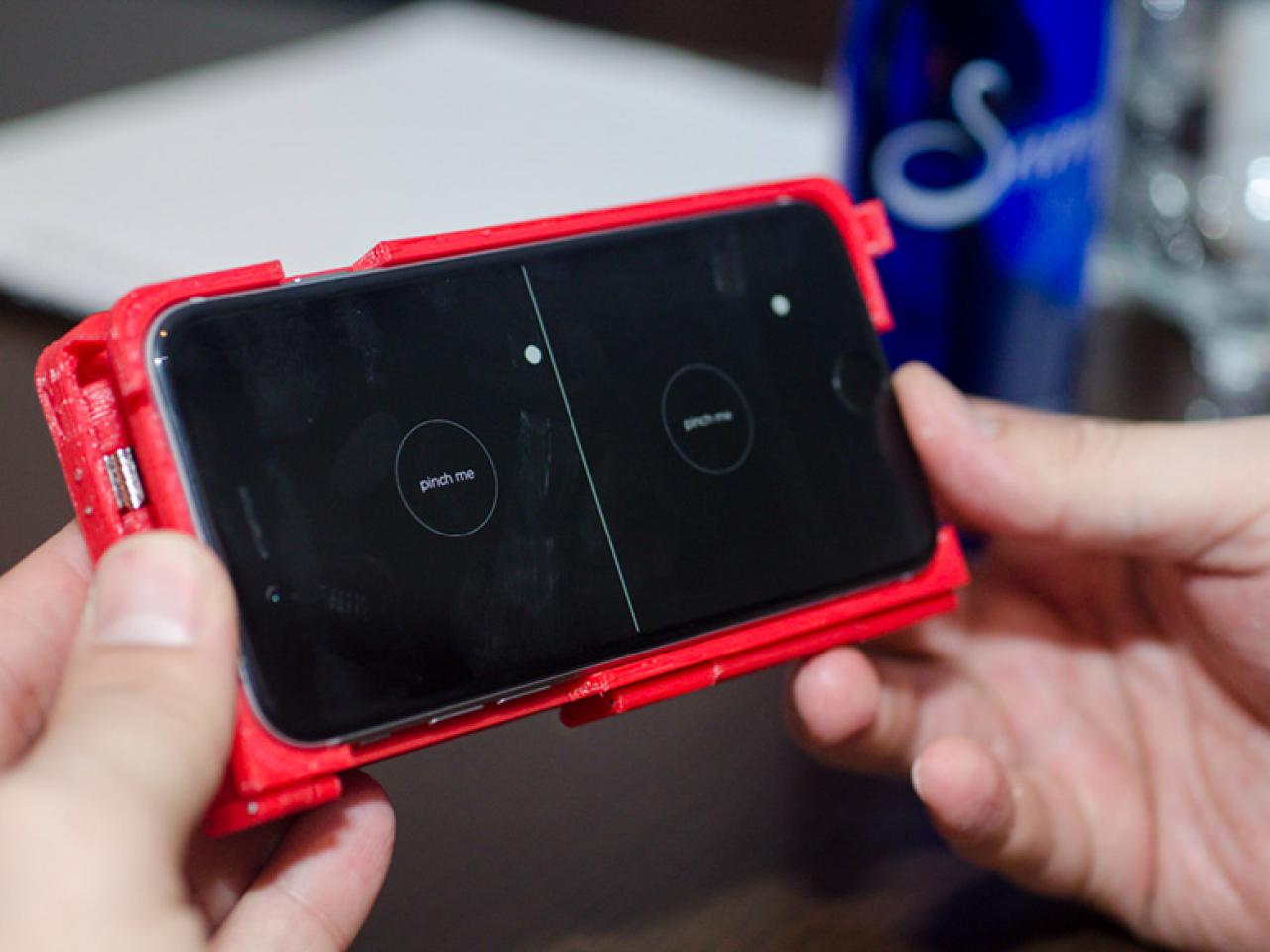 [25/11/2014] Pinc: Wie aus dem iPhone 6 eine VR-Brille mit Gestensteuerung wird (1)