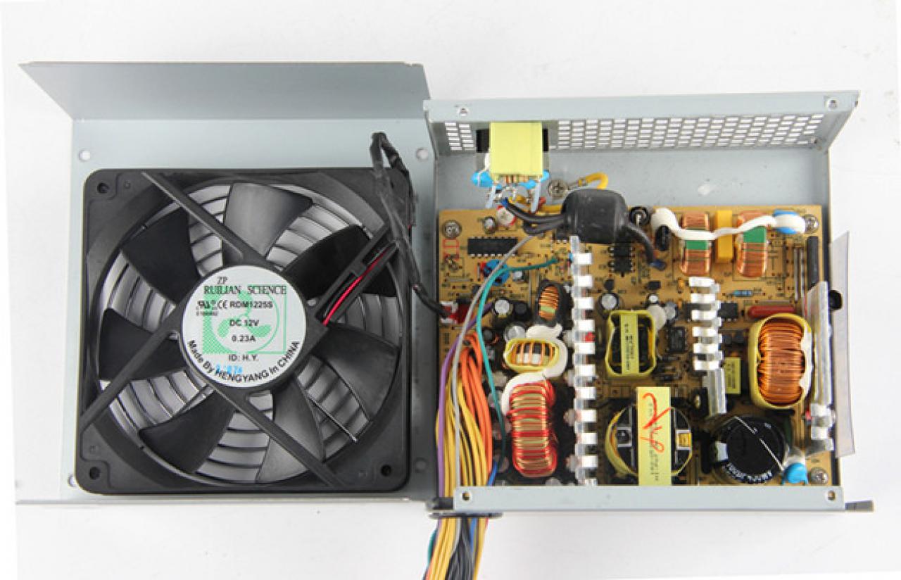 [16/12/2014] Huntkey X-Power: 300-Watt-Netzteil mit zwei 12-Volt-Rails (2)