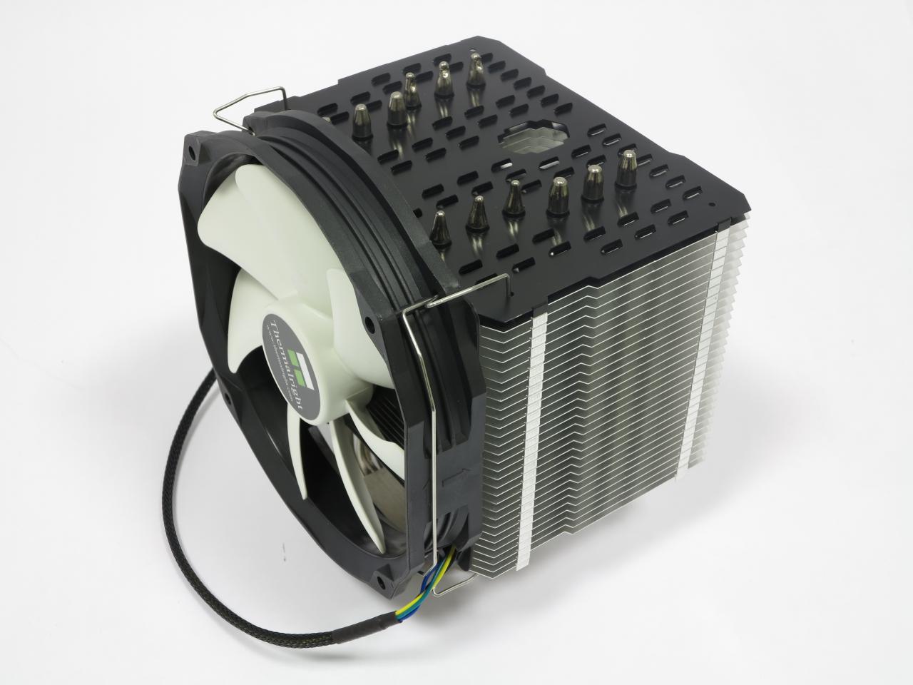 [05/12/2014] Thermalrigh Macho Rev. B (Rev. A BW zum Vergleich rechts)