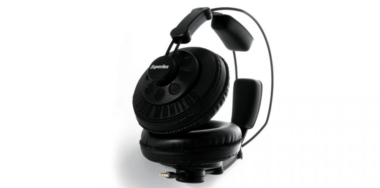 [23/12/2014] Superlux HD668B: Der asiatische OEM-Hersteller bietet die wohl besten Kopfhörer im Bereich von unter 50 Euro an, da der Gewinn nicht mit anderen Marken geteilt werden muss. Legenden zufolge sollen sogar die 20-Euro-Modelle mit vielen 100-Euro-Headsets konkurrieren können.