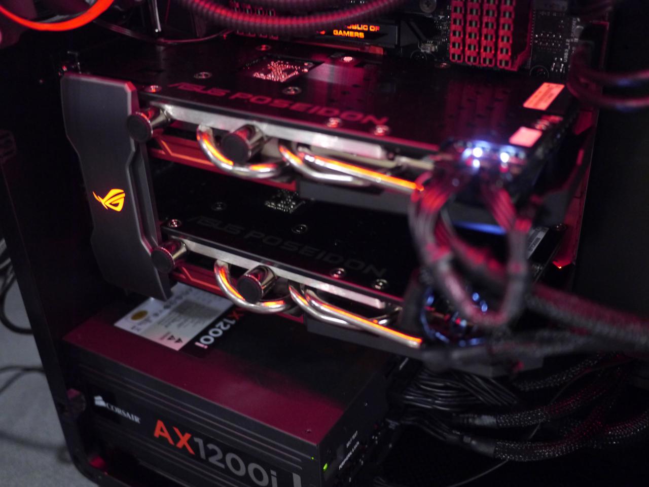 [07/01/2015] Asus ROG mit beleuchteten SLI-Brücken aus gebürstetem Aluminium (4)