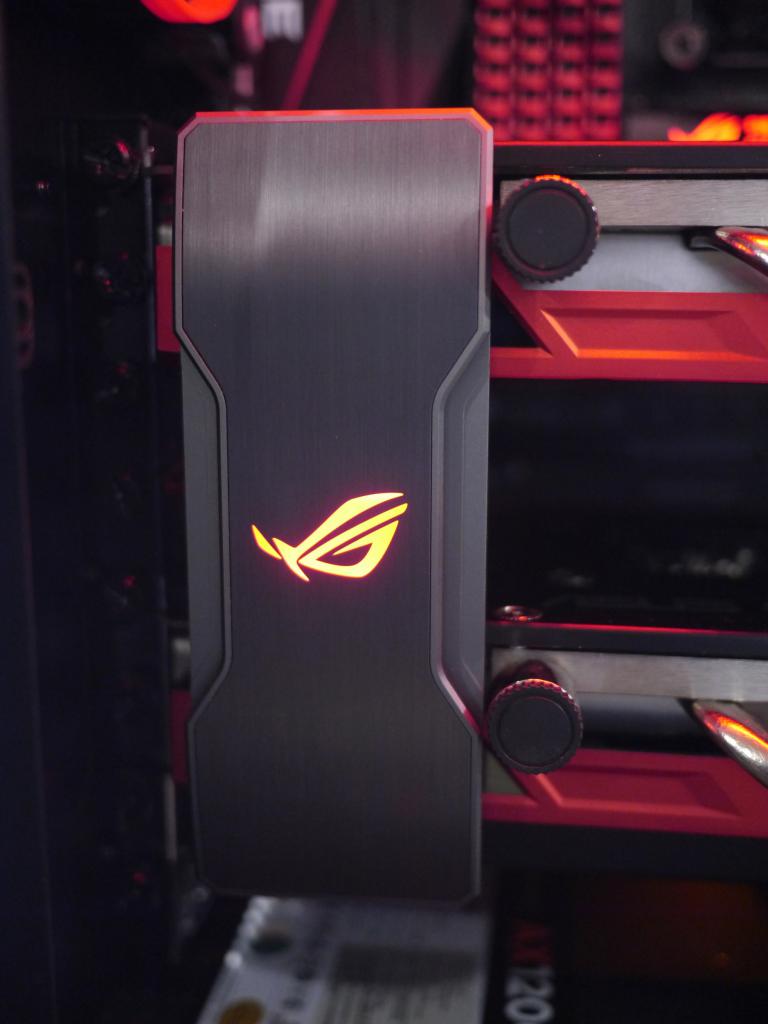 [07/01/2015] Asus ROG mit beleuchteten SLI-Brücken aus gebürstetem Aluminium (7)