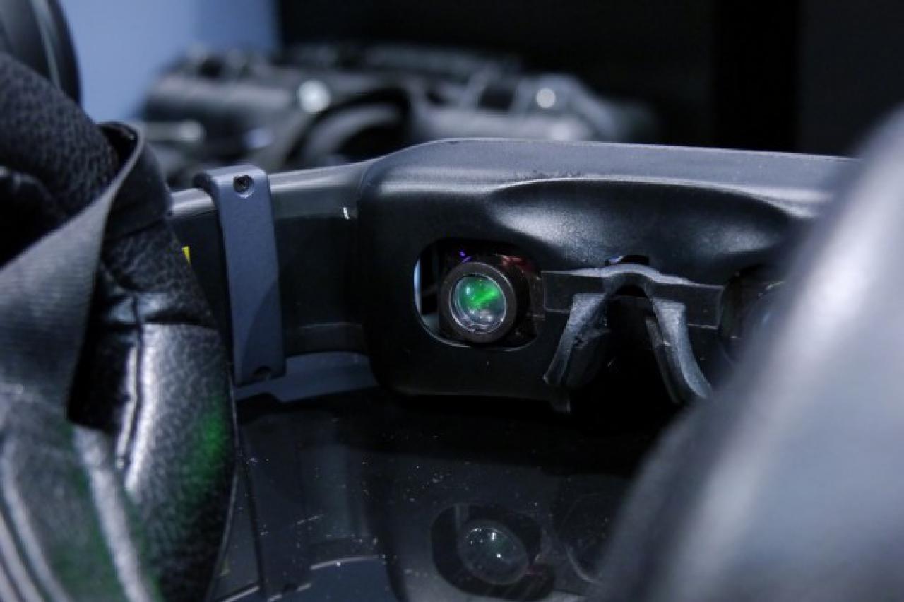 [10/01/2015] Avegant Glyph: Finales Design des Netzhaut-Projektors auf der CES 2015 vorgestel. (2)