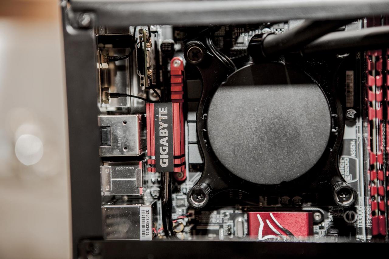 [08/01/2015] Cyberpowerpc Fang Trinity: Dreigeteiltes Gehäuse im 