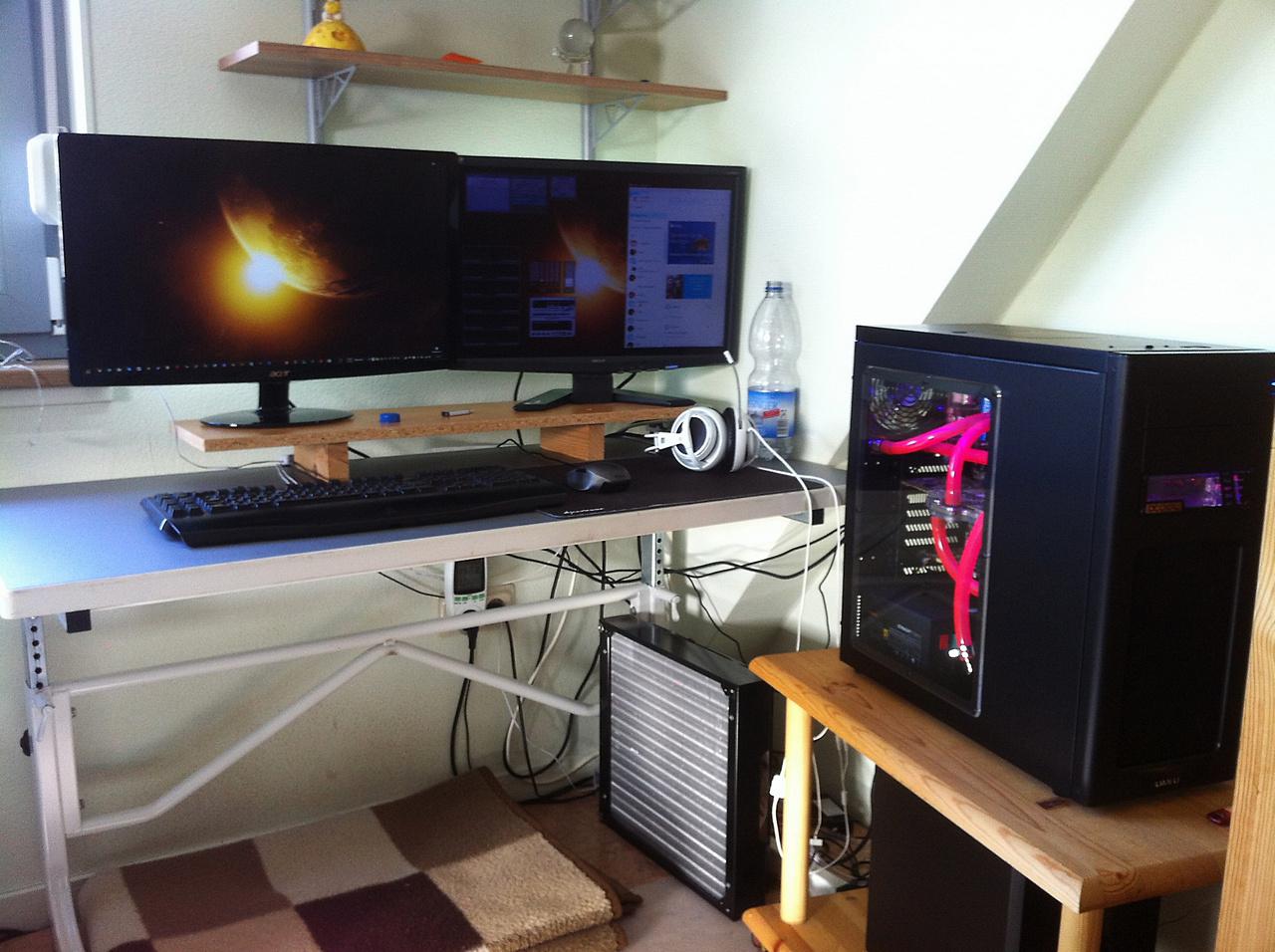 [23/01/2015] Update Januar 2015: Schreibtisch von m3ntry