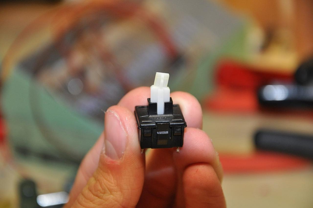 [13/01/2015] PCGHX: Tastatur im Eigenbau - eine Schreibmaschine wird zum PC-Keyboard (2)