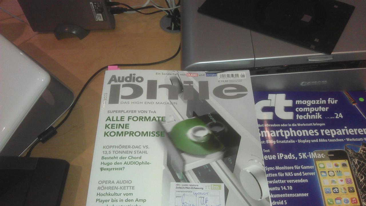 [16/01/2015] Dass der AudioPhil eine gutes Gehör besitzt, hat er ja in der PCGH schon oft bewiesen. Die Tatsache, dass er sogar eine eigene Zeitung besitzt, war uns jedoch neu. Jetzt stellt sich natürlich die Frage, wer hier von wem abgeguckt hat und warum wir vom Fachmagazin des AudioPhils wie sogar er selbst gar nichts wussten. Na jetzt sind wenigstens alle informiert! Der Dank geht an unseren Ex-Kollegen Don Alberto, der uns dieses Bild zugespielt hat.