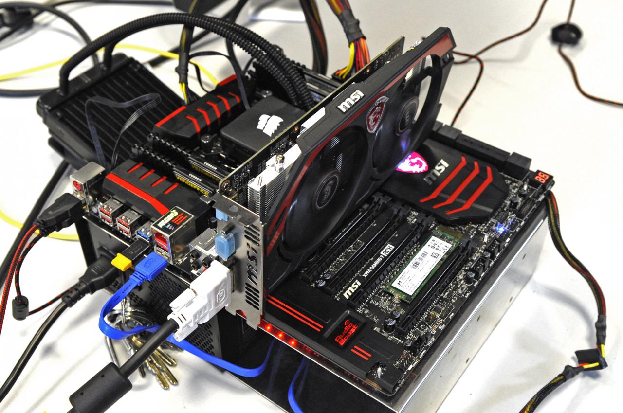 [12/02/2015] Unser Testexemplar des MSI X99A Gaming 9 ACK unterscheidet sich vom späteren Serienmodell nur in der Revision des USB-3.1-Controllers und im noch nicht montierten WLAN-Modul.