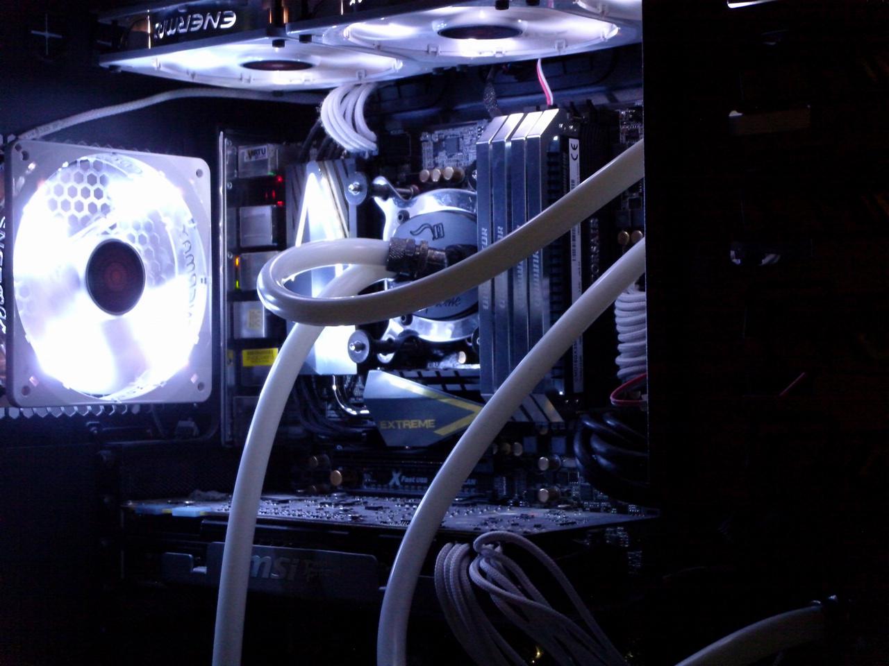 [06/02/2015] Noch mehr leuchtende PC-Hardware - Update vom 08.02.2015 (2)