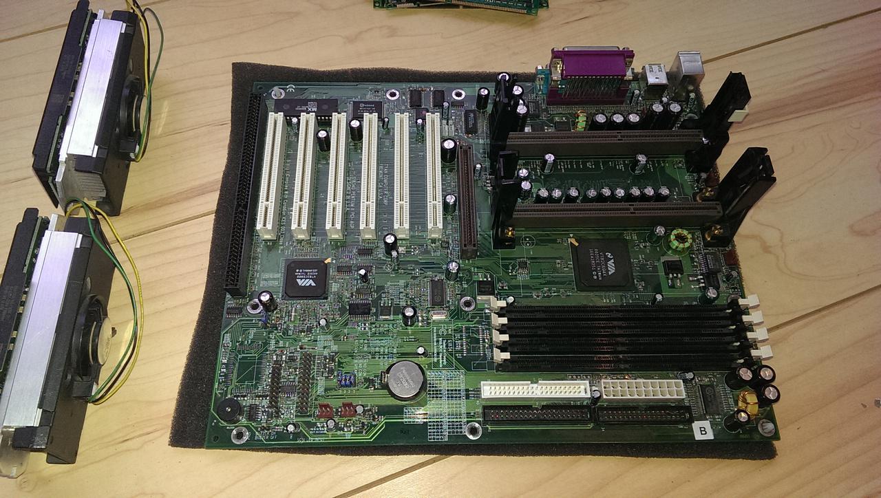 [20/02/2015] Update vom 22.02.2015 mit neuen Mainboard-Bildern (3)