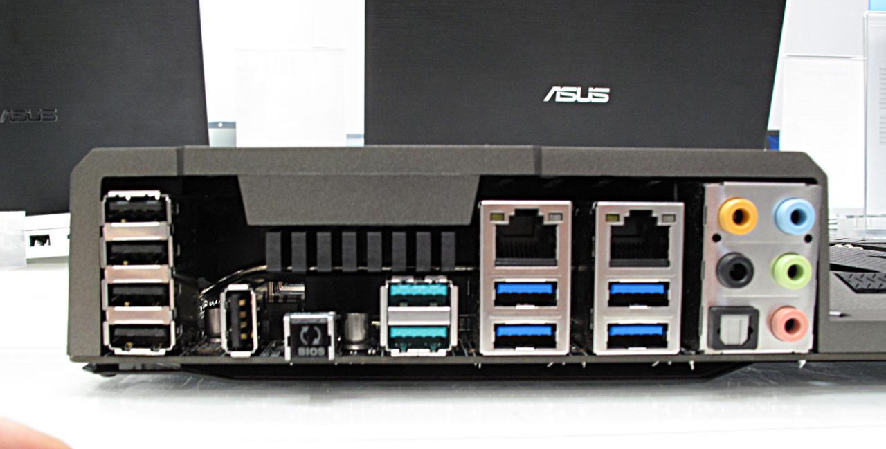 [18/03/2015] Asus TUF Sabertooth X99 auf der Cebit (1)