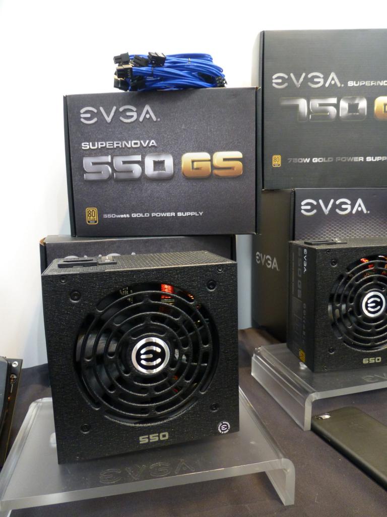 [18/03/2015] Cebit 2015: EVGA zeigt effiziente Netzteile von 550 bis 1.600 Watt (1)