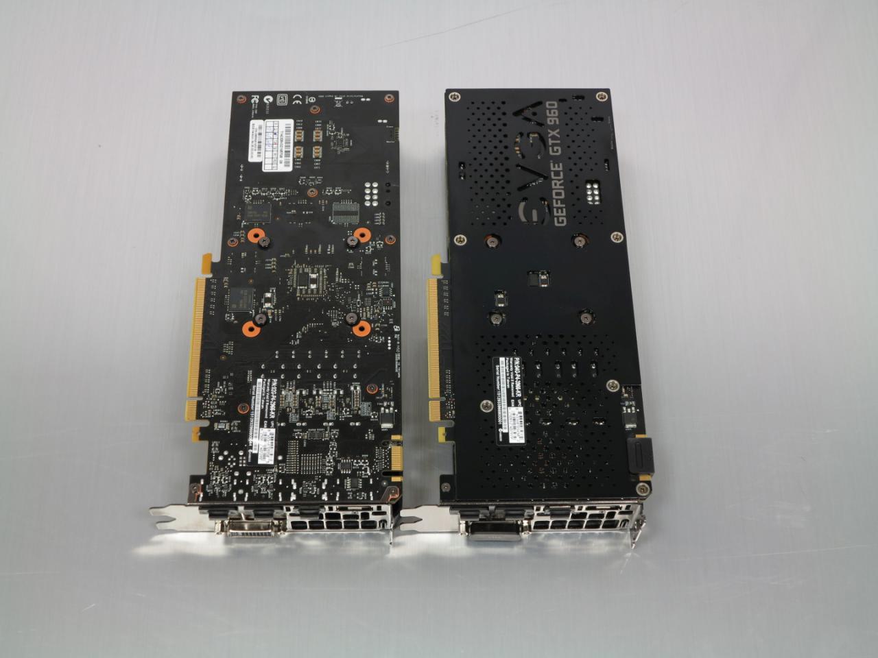 [23/03/2015] EVGA GTX 960 SSC/4G (rechts) besitzt im Gegensatz zur 2-GiB-Version (links) eine Backplatze