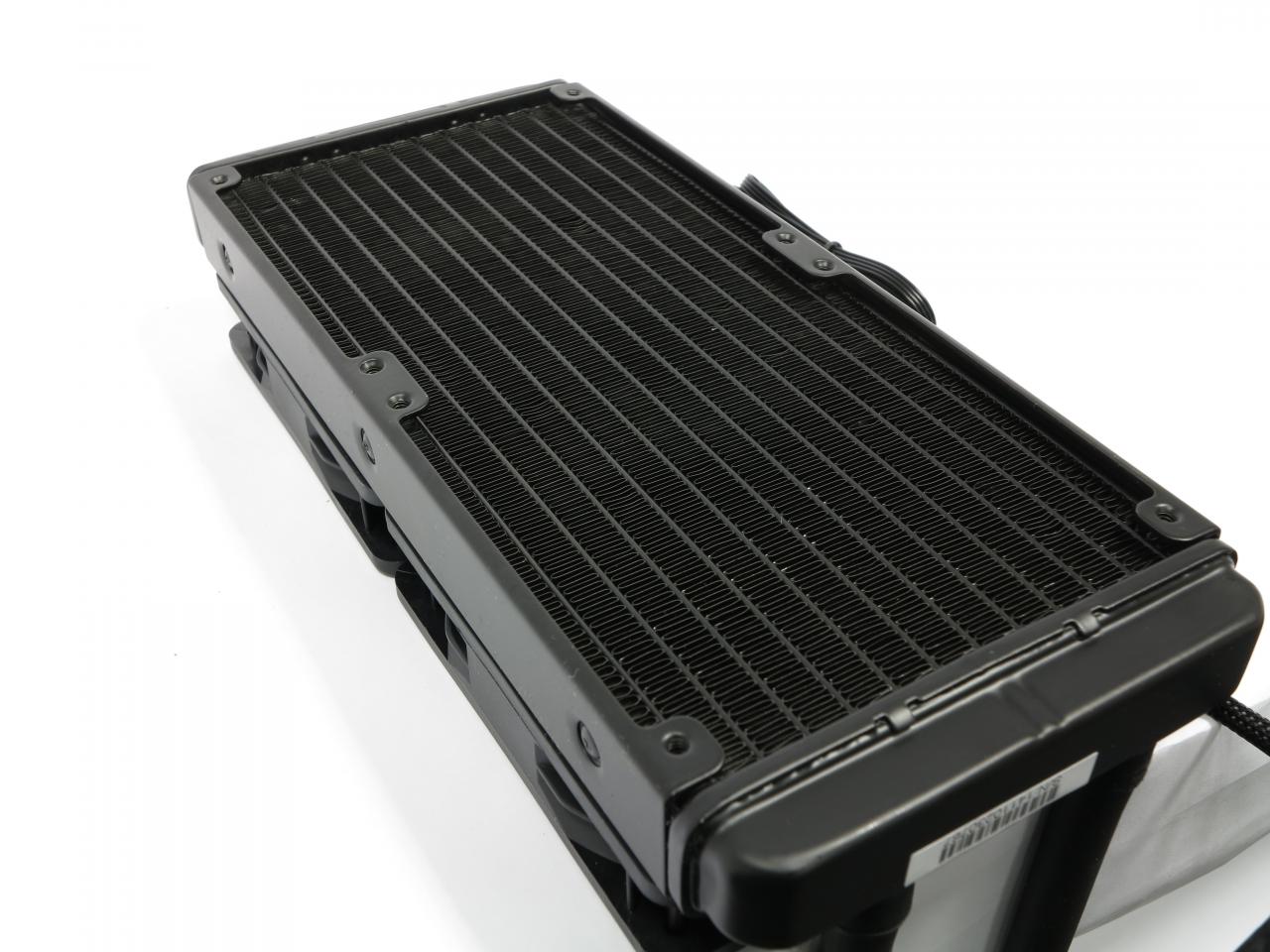 [16/03/2015] Lepa Aquachanger 240: Eine beiseitige Bestückung des Radiators ist möglich, passende UNC-Schrauben muss man aber selber organisieren.