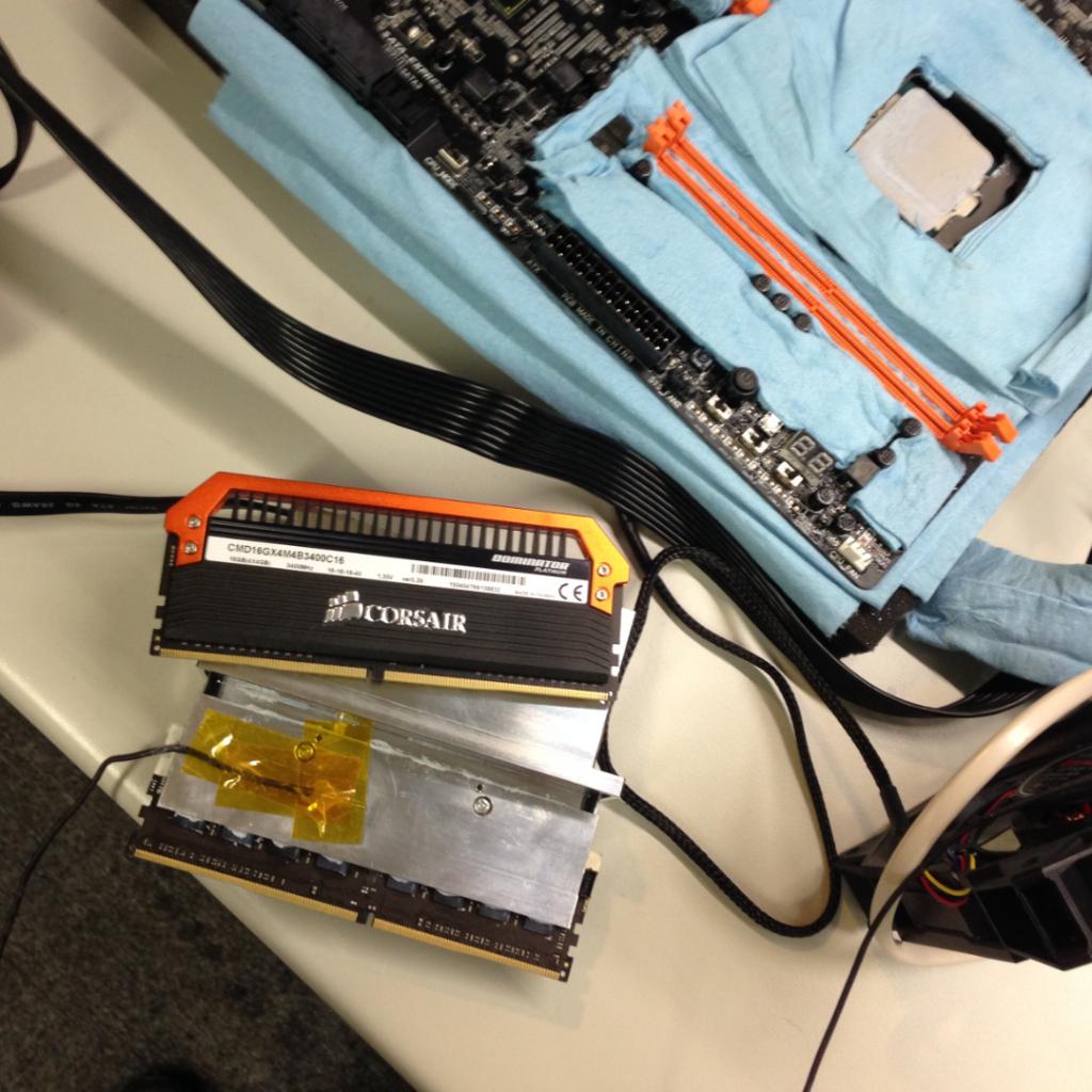 [21/03/2015] Neuer RAM-Taktrekord: Hicookie erreicht DDR4-4366. (3)