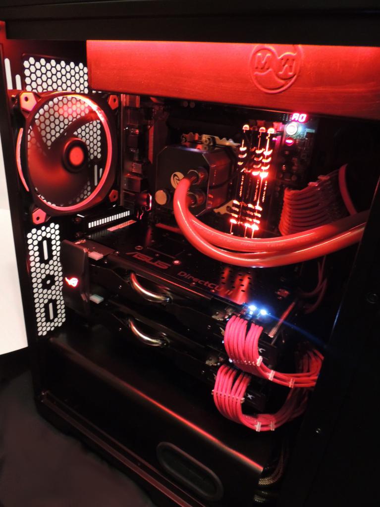 [08/04/2015] Asus ROG: Beleuchtete SLI-Brücke im PCGHX-Hands-on (4)