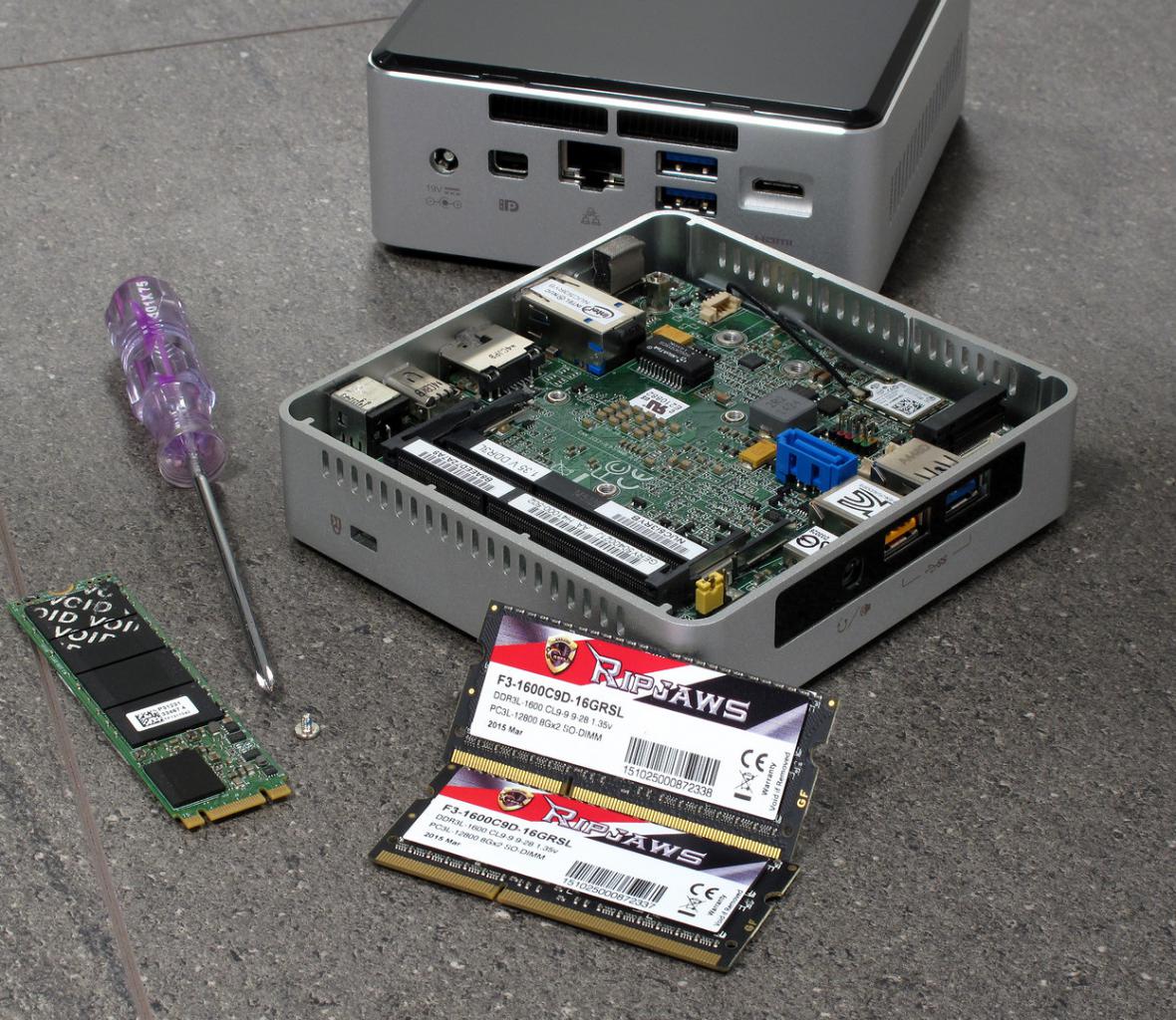 [14/04/2015] Intel NUC5 Core i3-5010U und i5-5250U Montage: DDR3L-SO-DIMMs mit 1,35 Volt sind Pflicht, eine m2-SSD ebenfalls (die 