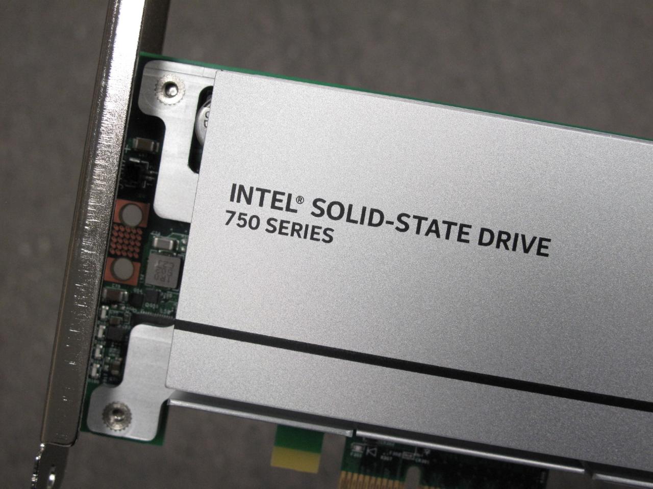 [30/04/2015] Intel SSD 750 im Test: NVME und Spitzengeschwindigkeit für alle (6)