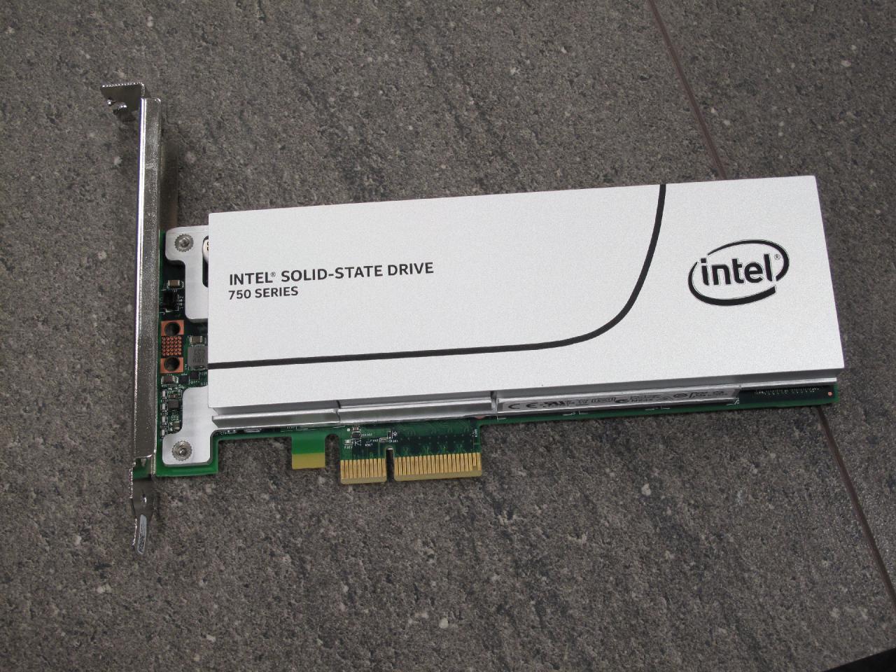 [30/04/2015] Intel SSD 750 im Test: NVME und Spitzengeschwindigkeit für alle (8)