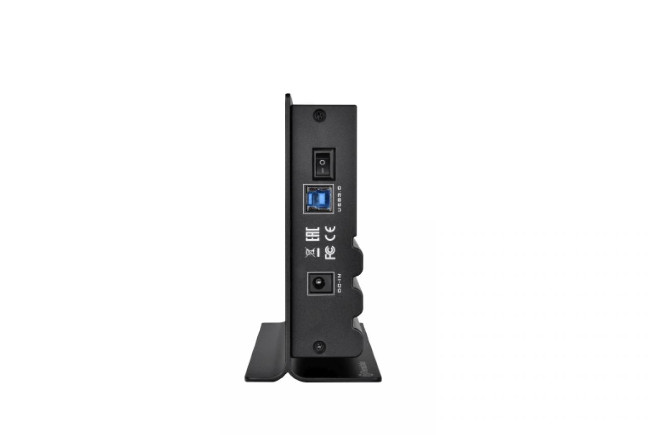 [08/04/2015] Als Anschluss steht nur USB 3.0 zur Verfügung, E-SATA ist nicht vorhanden.