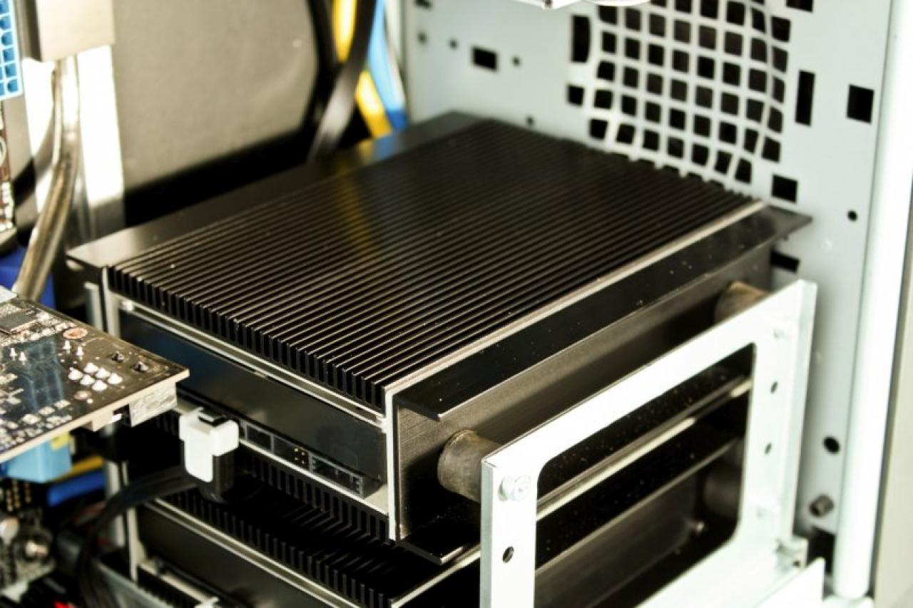 [12/05/2015] Deltatronics Silentium X99: Haswell-E(P) und GTX 980 passiv gekühlt (6)