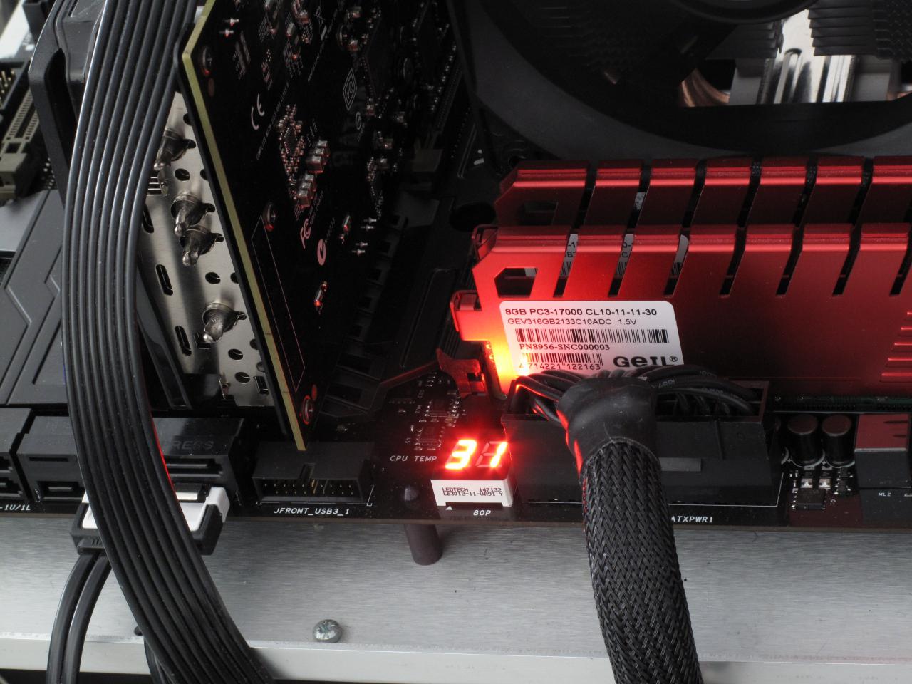 [26/05/2015] Biostar Gaming Z97X zum zweiten: Jahrzehnte nachdem die ersten Segmentanzeigen zur Fehlerdiagnose eingeführt wurden, erhalten sie einen nutzen nach der Bootphase - als Temperaturanzeige.