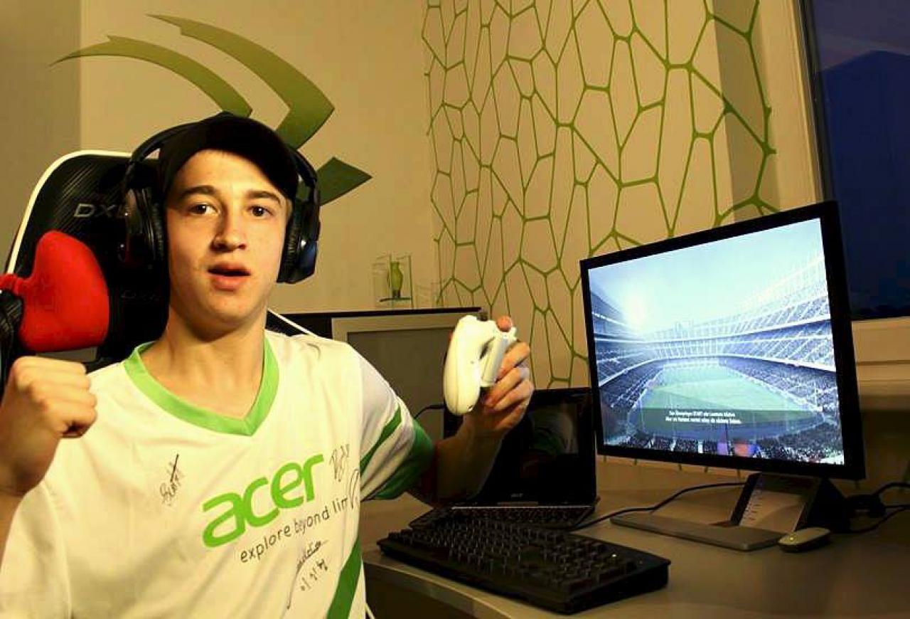 [19/05/2015] Platz 2-7: VPRO V900 Gaming-Maus, VPRO V1000 Gaming-Mauspad, VPRO-T-Shirt