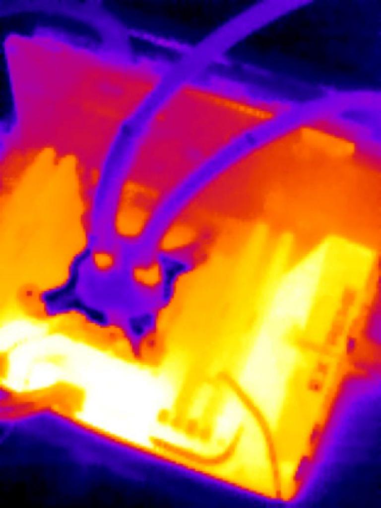 [12/05/2015] Wassergekühltes Haswell-E-System im Infrarotspektrum
