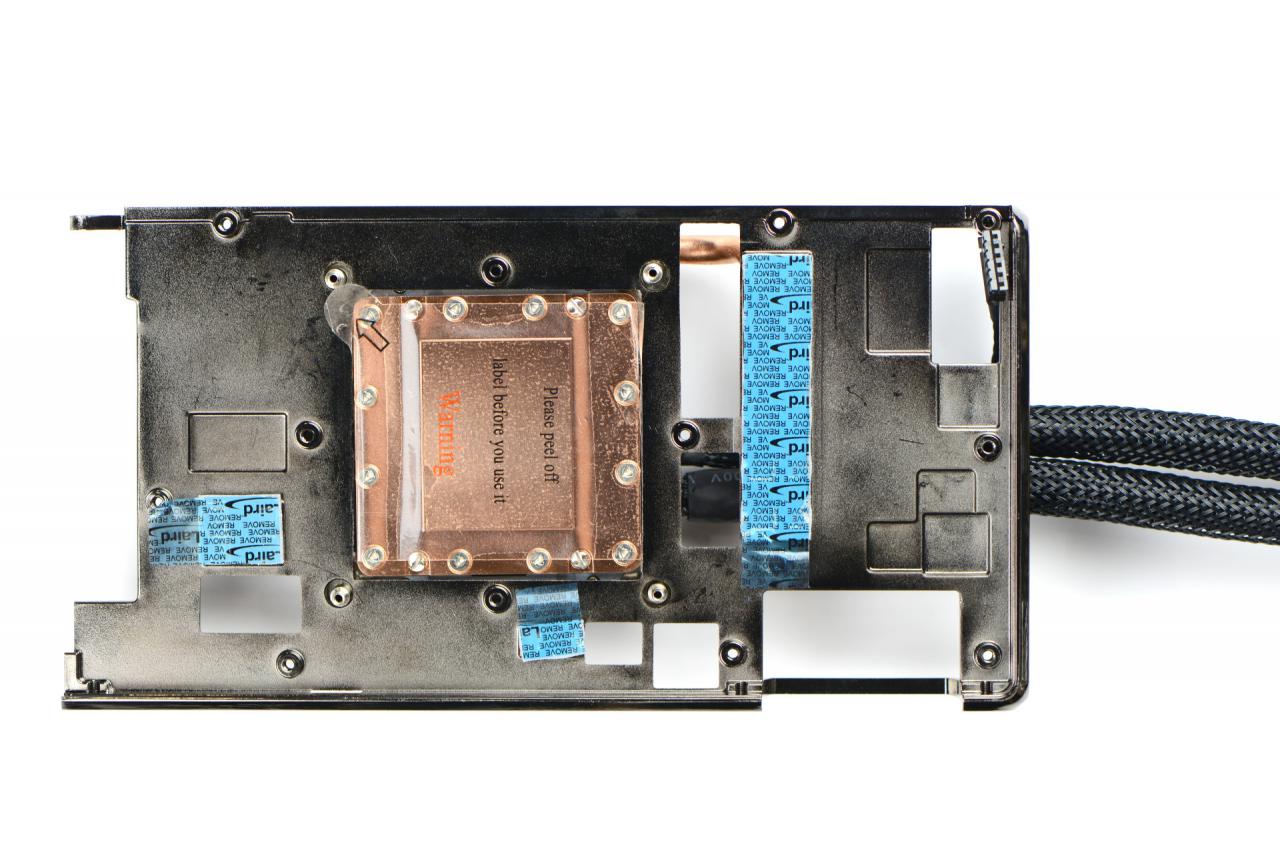 [25/06/2015] Radeon R9 Fury X: Grafikkarte, Kühlung und PCB bebildert (3)