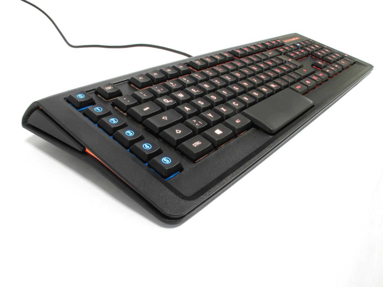 [16/06/2015] Steelseries Apex M800: Die schnellste mechanische Tastatur mit eigene RGB-Schaltern im Test (5)