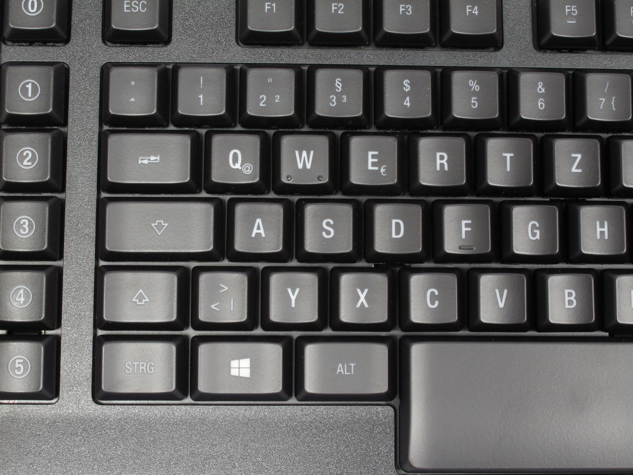 Steelseries Apex M800: Die schnellste mechanische Tastatur mit eigene RGB-Schaltern im Test (13)