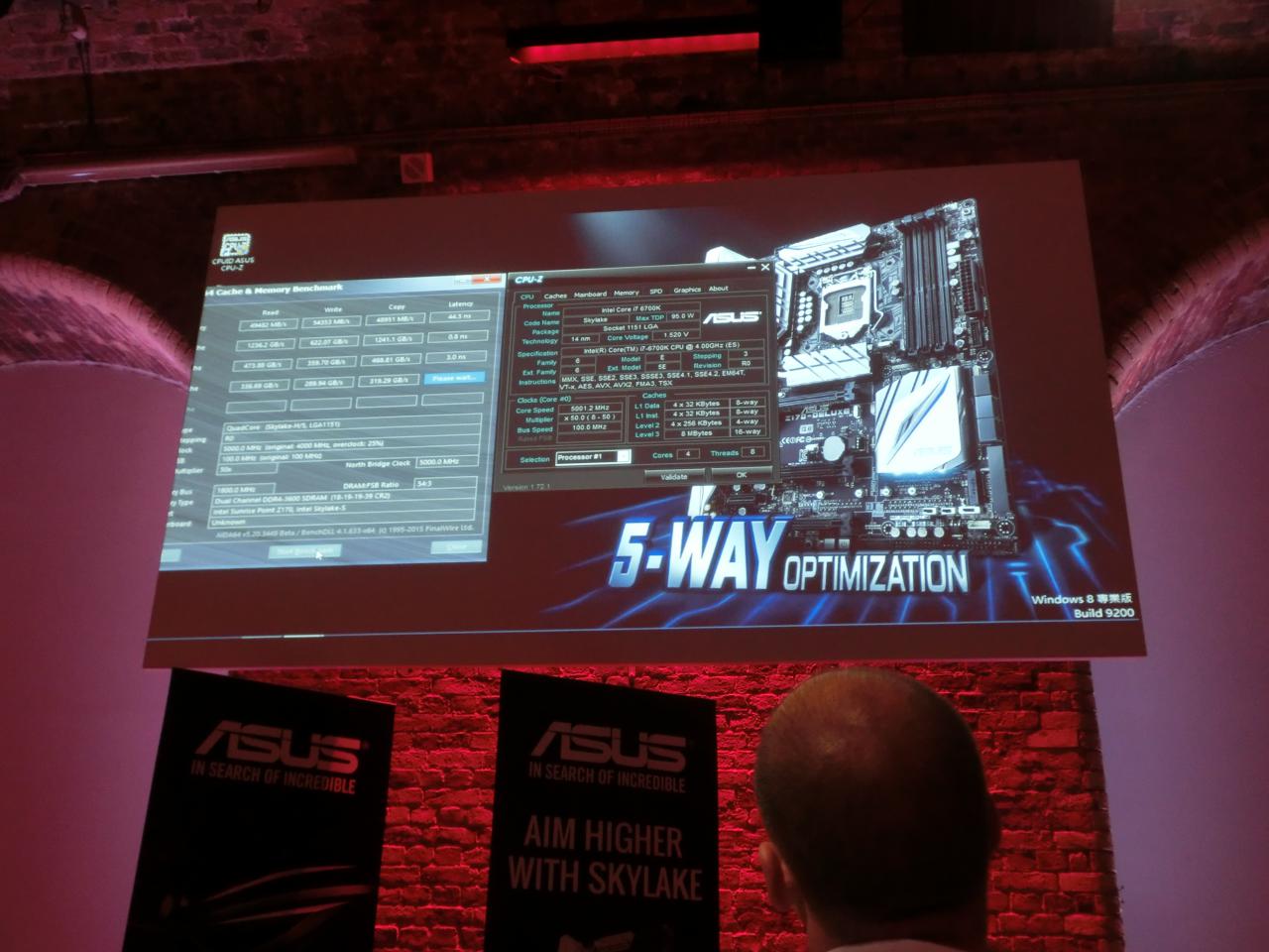 [29/07/2015] Auch CPU-Übertaktung demonstrierte Asus. 1,52 V für eine 14 nm CPU erscheinen sehr hoch, 5 GHz für ein Vorserienmuster ebenfalls.