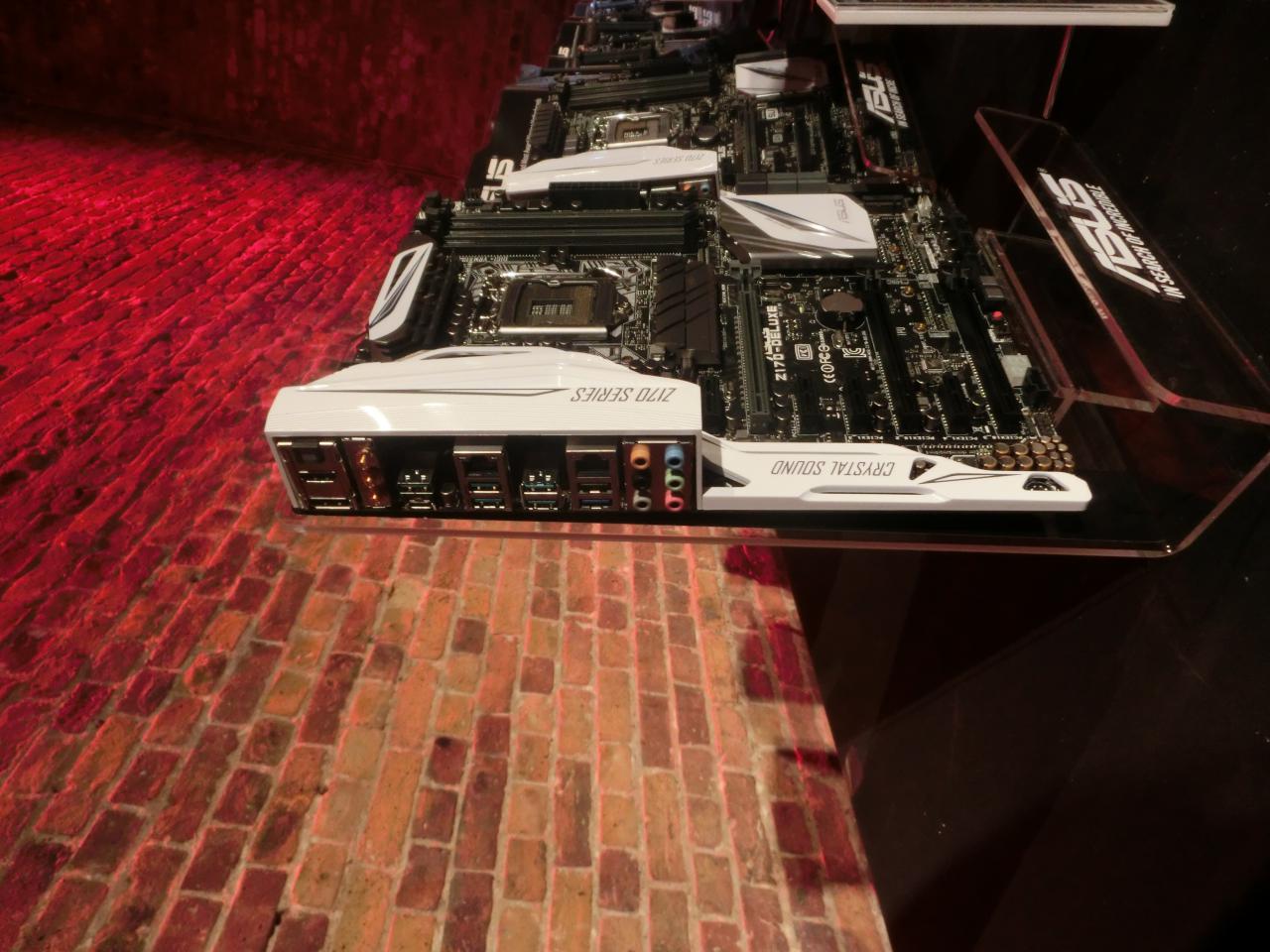 [29/07/2015] Asus Z170-Deluxe I/O-Panel