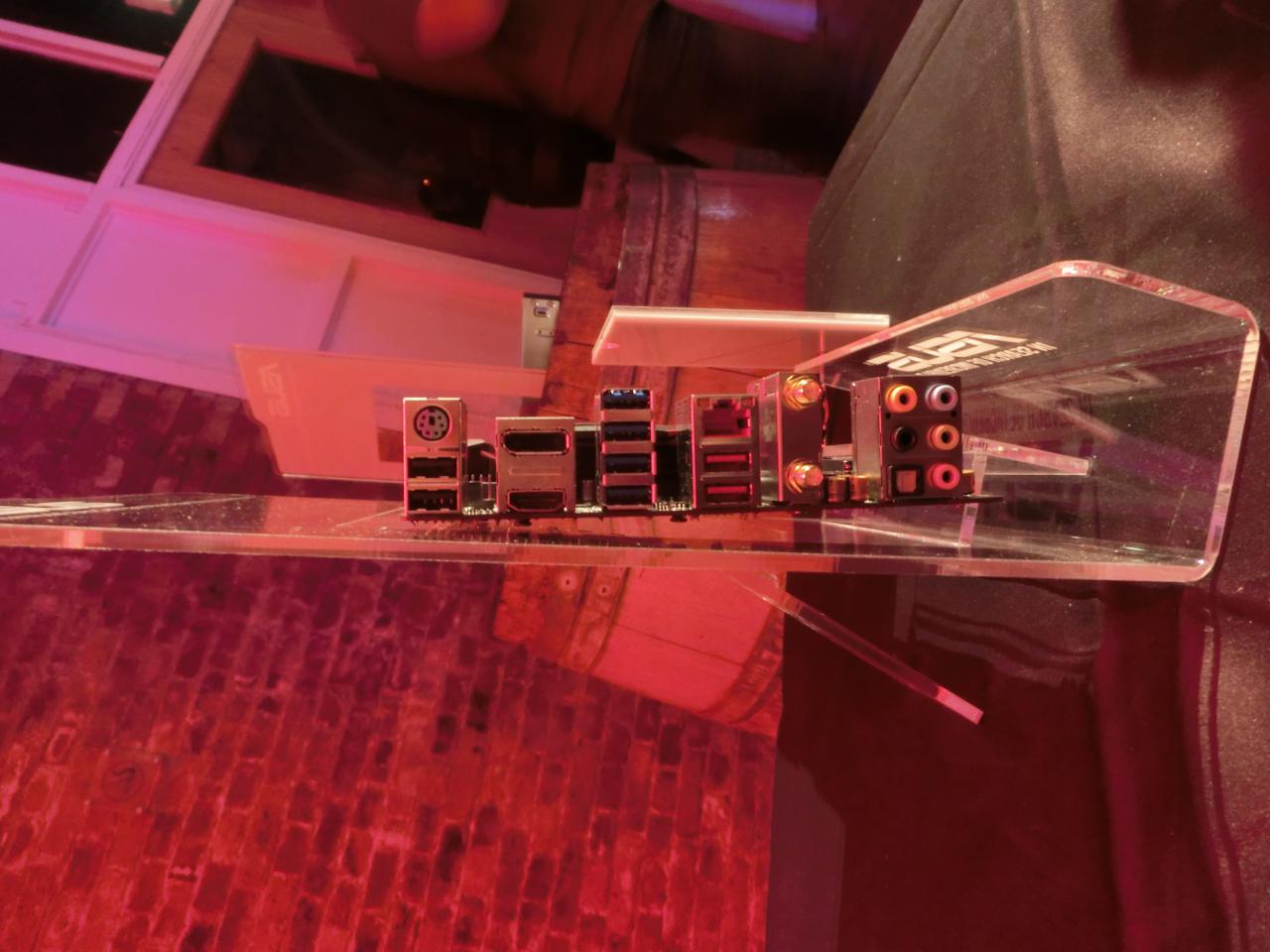 [29/07/2015] Asus Z170I Pro Gaming: I/O Panel