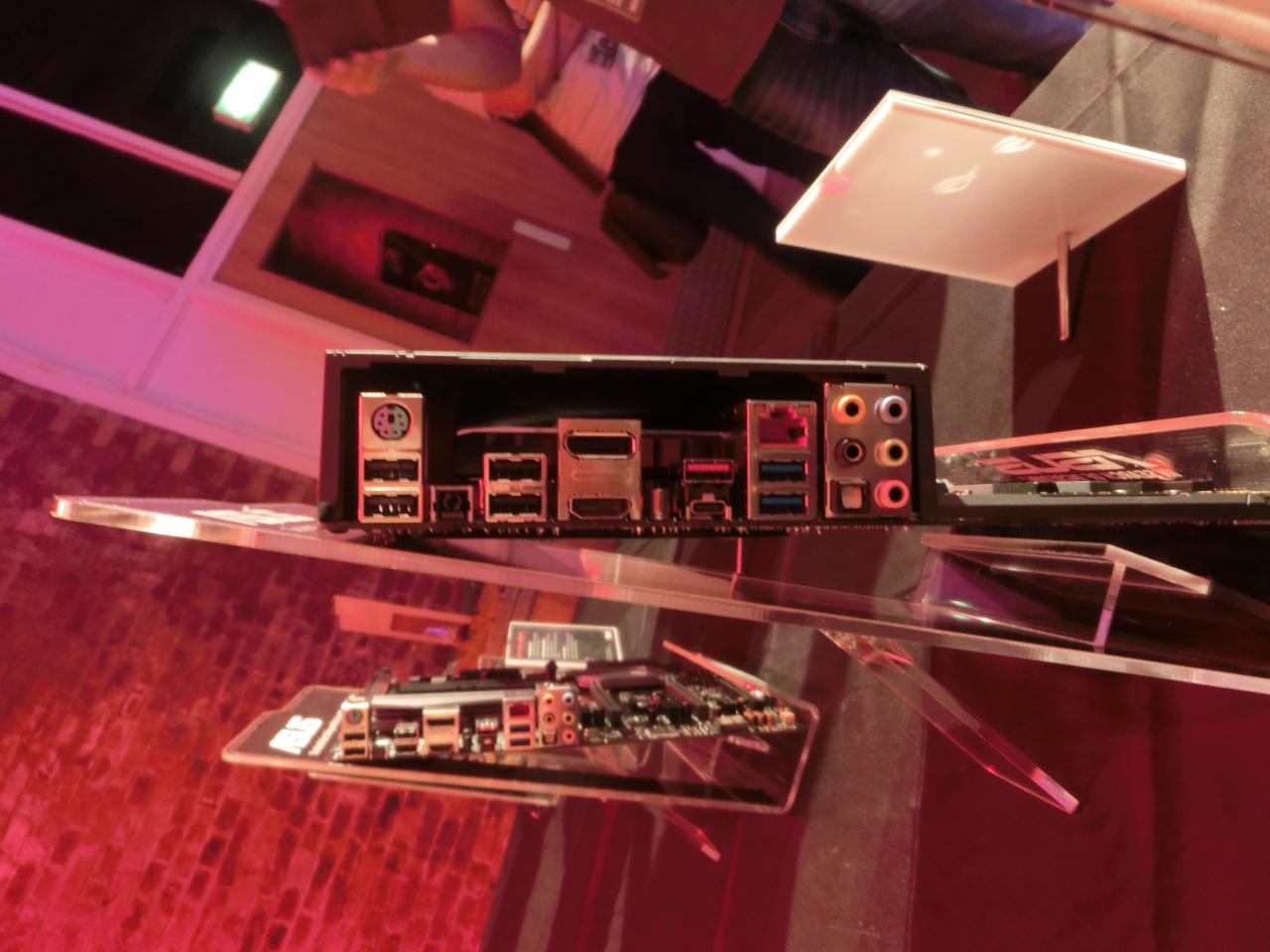 [29/07/2015] Asus Maximus VIII Hero: I/O Panel
