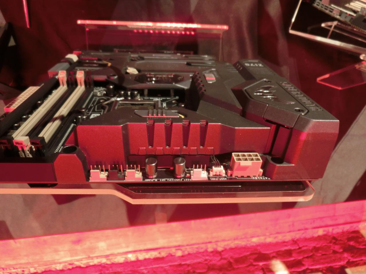 [29/07/2015] Asus Sabertooth Z170 Mark 1: Schlitze geschlossen