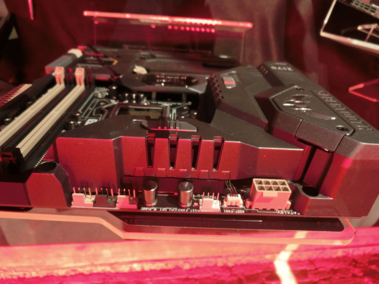 [29/07/2015] Asus Sabertooth Z170 Mark 1: Schlitze offen