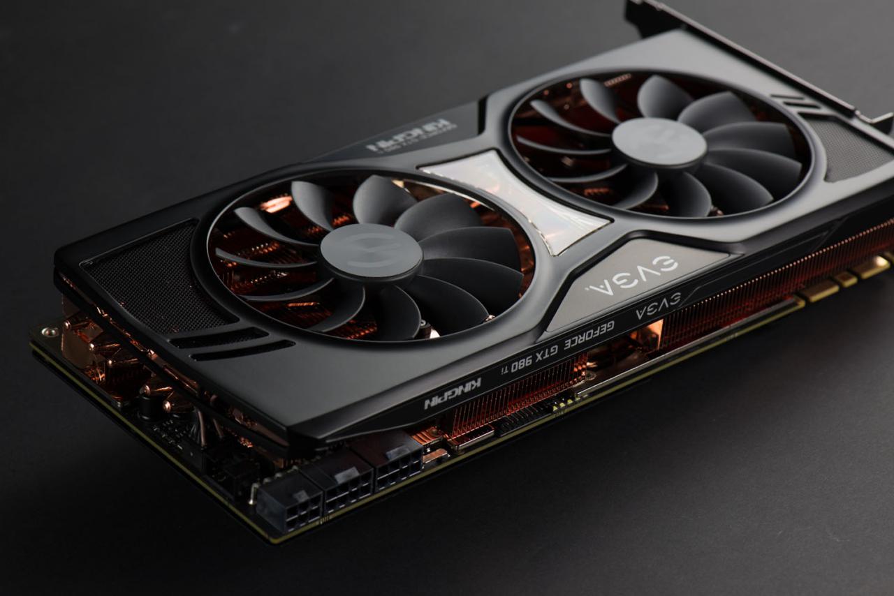 [18/07/2015] EVGA GTX 980 Ti Kingpin Edition: Nahaufnahmen zeigen viel Kupfer und drei Stromstecker. (5)
