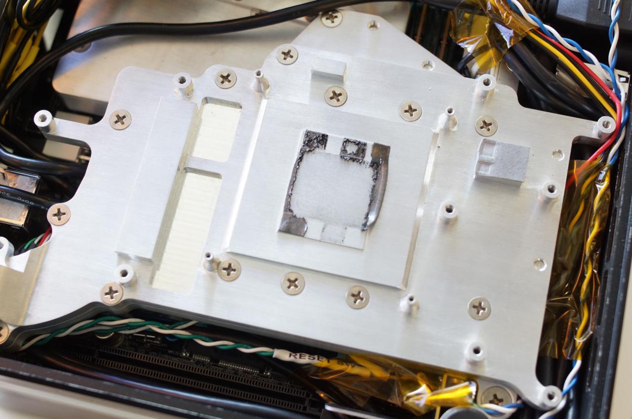 [25/08/2015] AMD Project Quantum: Mini-PC mit R9 Fury X auseinandergenommen (3)